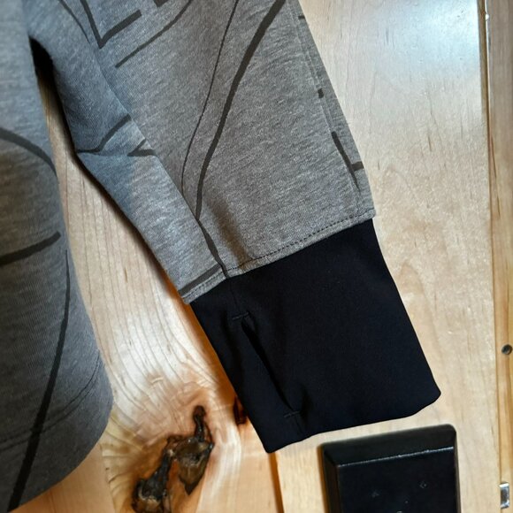 UA Under Armour Loose Fit Hoodie S Front Zipper Pocket Gray Black Thumbholes - Picture 4 of 9